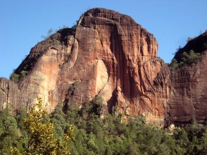 The Gorilla Cave. Just right of this is a arch feature with a realy hard project in it.