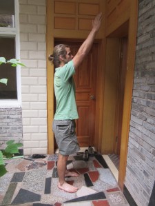 Lifting your arm with good posture and middle back recruitment.